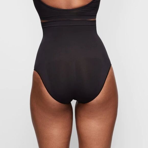 SKIMS Seamless Sculpt High-waisted Brief Shaping Shapewear In Onyx Black - Picture 3 of 6